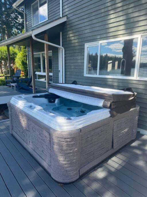 Lakehouse Hot Tub Retreat Villa Shelton Exterior photo