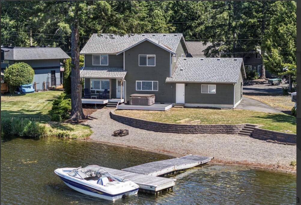 Lakehouse Hot Tub Retreat Villa Shelton Exterior photo