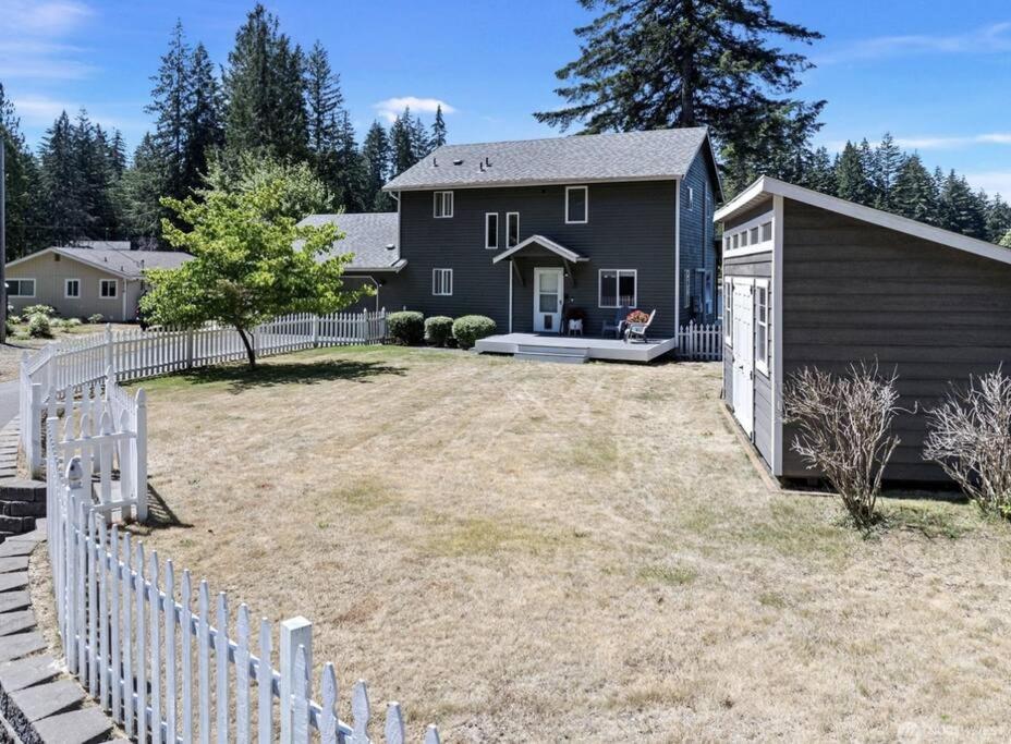 Lakehouse Hot Tub Retreat Villa Shelton Exterior photo